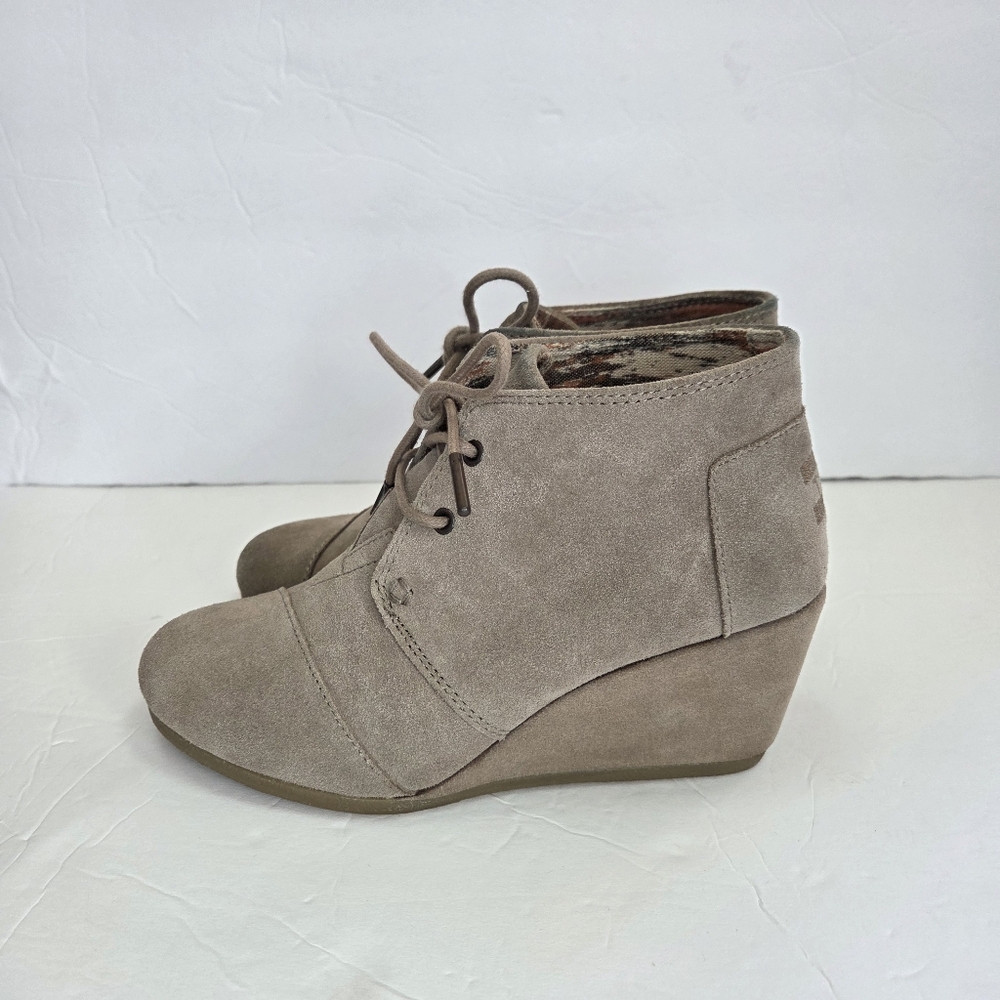 Toms Desert Wedge Bootie Womens Size 6 Taupe Suede Boho Neutral